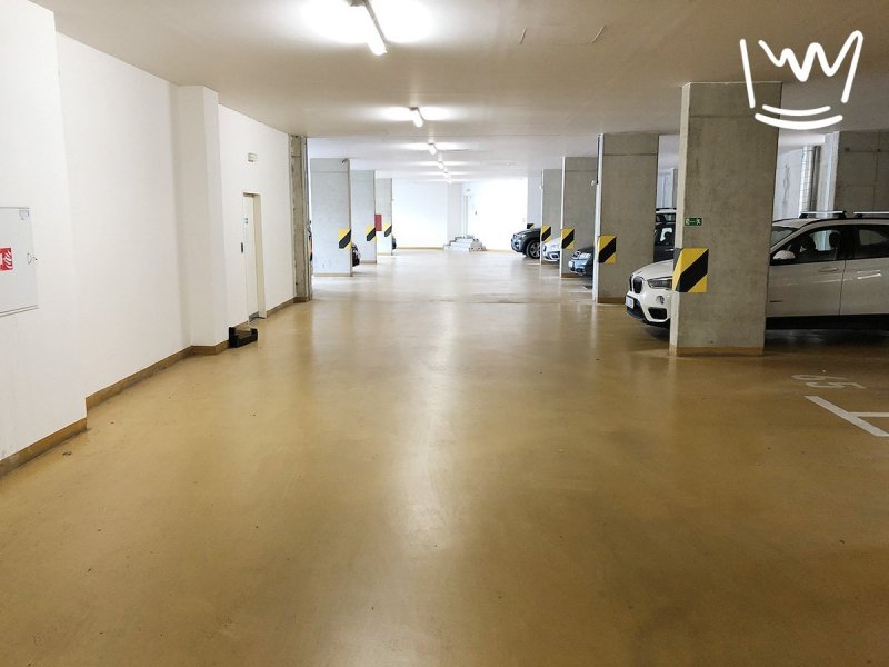 Garážové stání, 14 m2, Bartoškova, Nusle, Praha 4