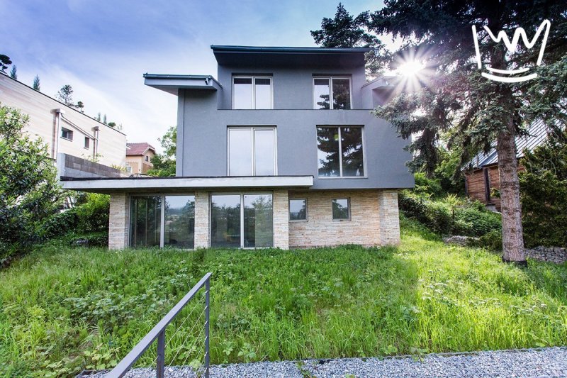 Vila 7+kk, dvojgaráž, pozemek 812 m2, Černošice