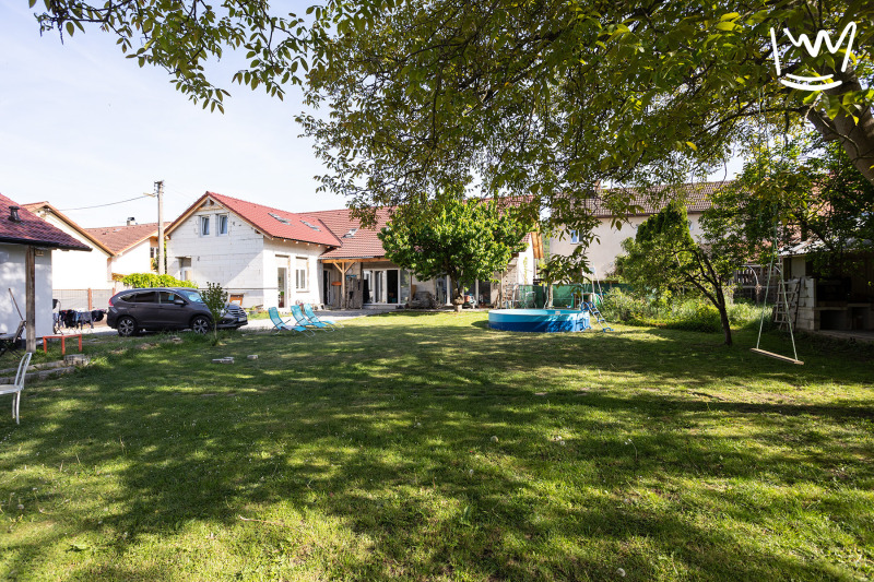 Prodej rodinného domu se samostatným bytem 3+kk a domkem pro hosty – Lety u Prahy
