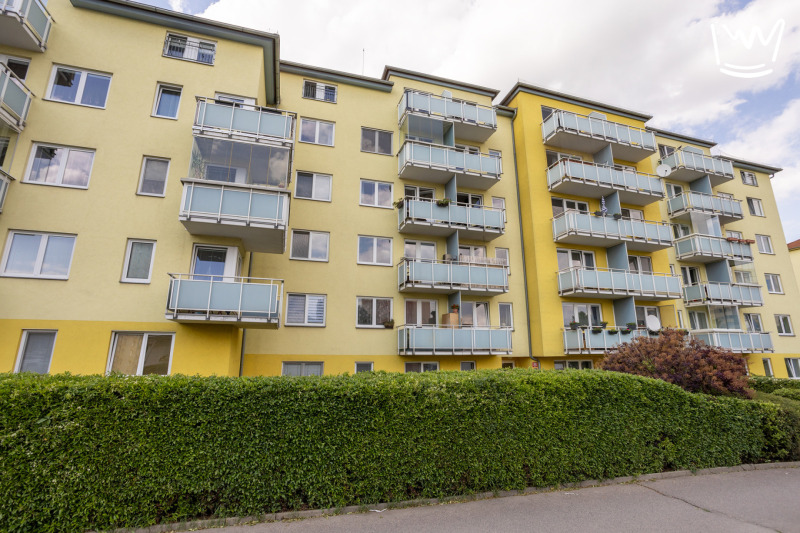 Byt 1+kk, 37 m2, balkon, sklep, garážové stání, Boloňská, Praha