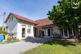 Prodej rodinného domu se samostatným bytem 3+kk a domkem pro hosty – Lety u Prahy